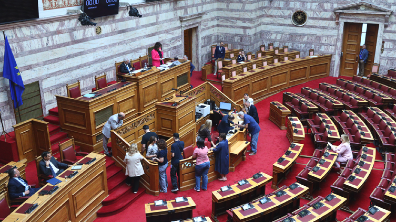 Σε ρυθμούς Τεμπών το πολιτικό σκηνικό - Οι τρεις προτάσεις για προανακριτική και η ετερόκλητη συμμαχία