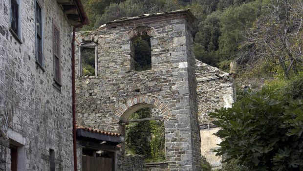 «Εκτός Αγίου Όρους τα κτίρια θα χαρακτηρίζονταν κίτρινα» - Τι έδειξαν οι τεχνικοί έλεγχοι μετά τον σεισμό