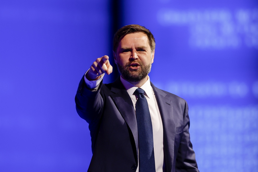 Tζέι Ντι Βανς: Τα στρατεύματα χρειάζεται να παραμείνουν στην Καλιφόρνια - «Παρανόμησαν» ο κυβερνήτης και η δήμαρχος του Λος Αντζελες