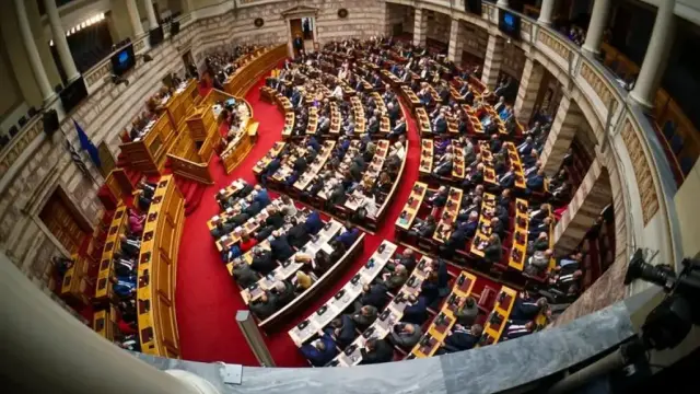 Τέμπη: Στις τέσσερις οι προτάσεις για σύσταση Προανακριτικής - Εγκαλούνται συνολικά 14 πολιτικά πρόσωπα, ανάμεσά τους ο Μητσοτάκης και ο Καραμανλής