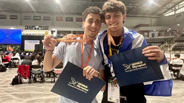 Θεσσαλονίκη: Δύο μαθητές βραβεύτηκαν στην Genius Olympiad 2025 για την παραγωγή βιοαερίου από βιομάζα